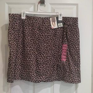 NWT Jones New York Faux Wrap Skort - XXL - Black and Pink